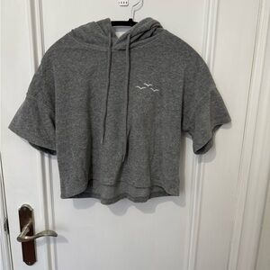 MEDIUM Gray Short-Sleeve Hoodie with Embroidered Birds